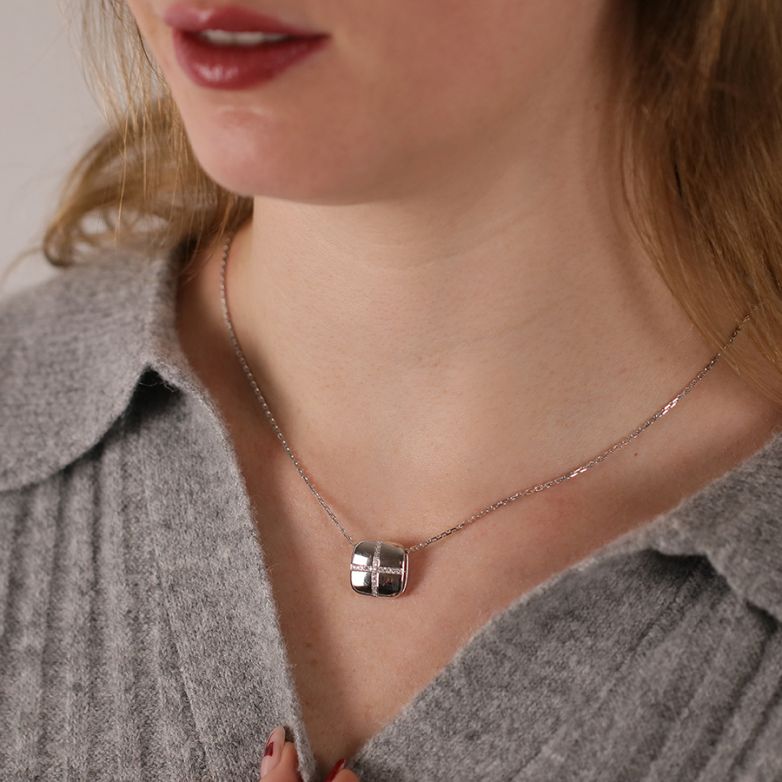 Necklace diamonds 0.46...
