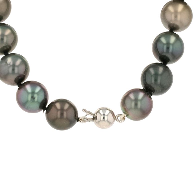 Tahitian pearl necklace...