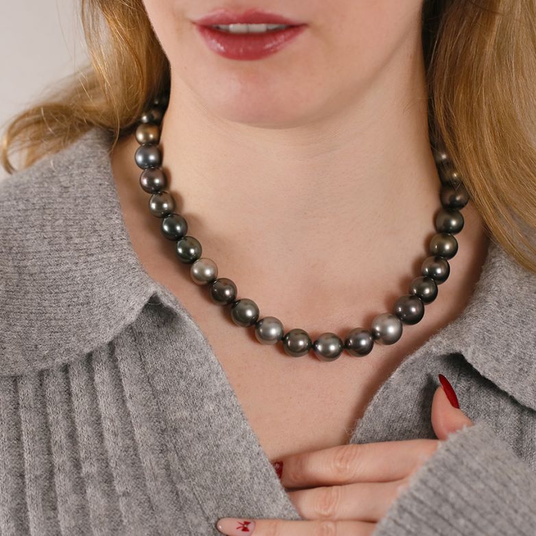 Tahitian pearl necklace...