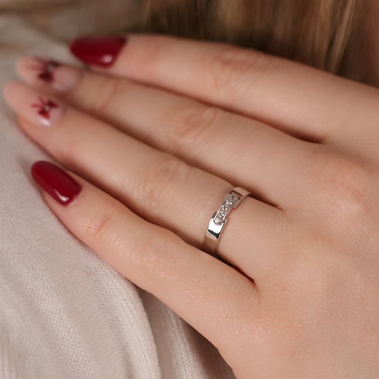 Diamond ring 0.07 carat...