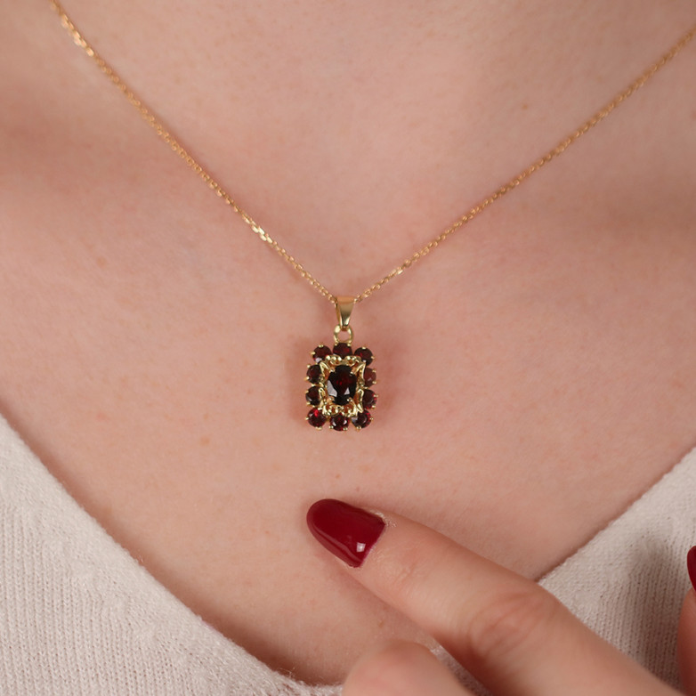 Vintage garnet pendant 2.51...