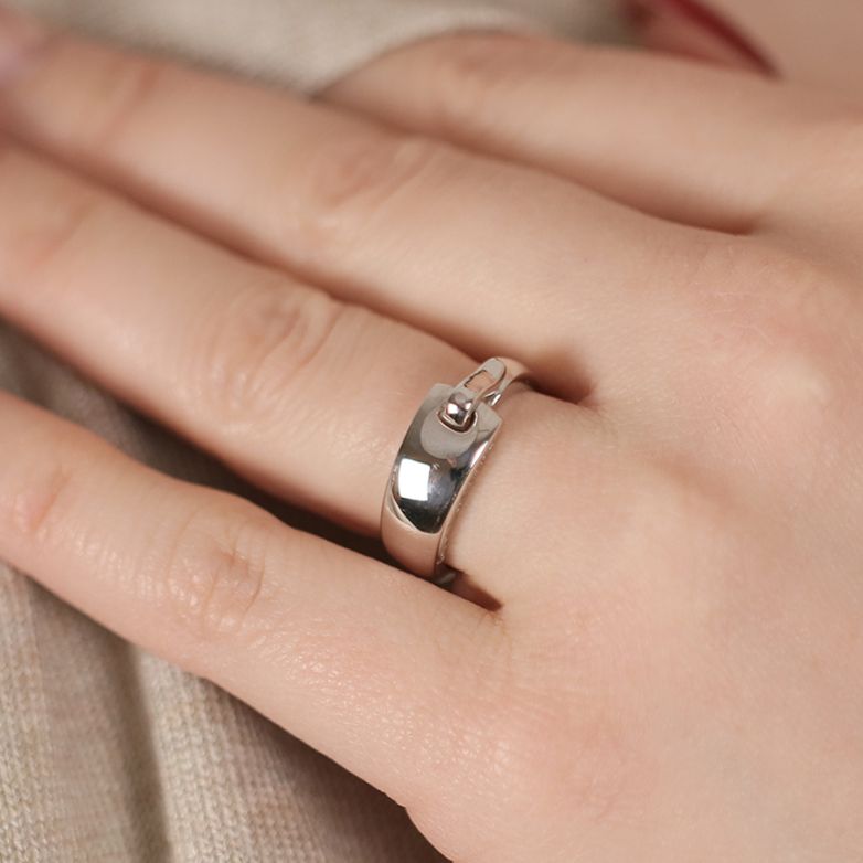 Ring signed Guy Laroche...