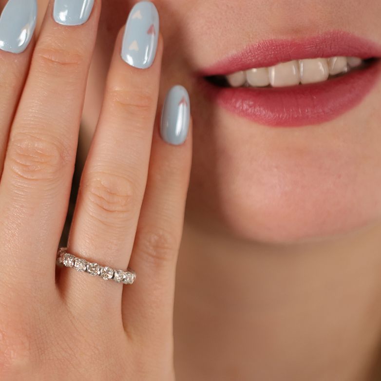 Wedding ring full diamond...