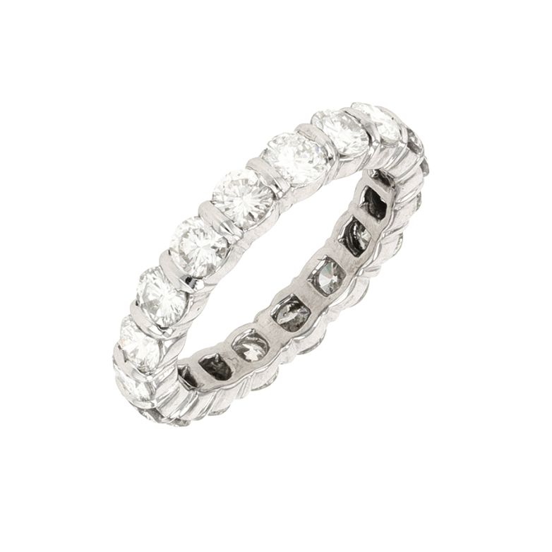 Wedding ring full diamond...