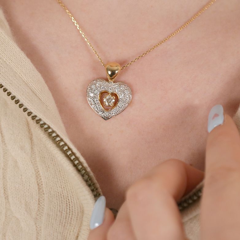 Heart pendant diamonds 0.83...