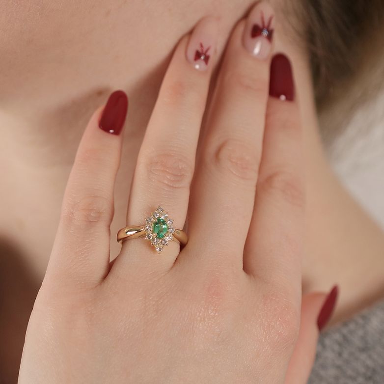 Ring emerald 0.26 carat and...