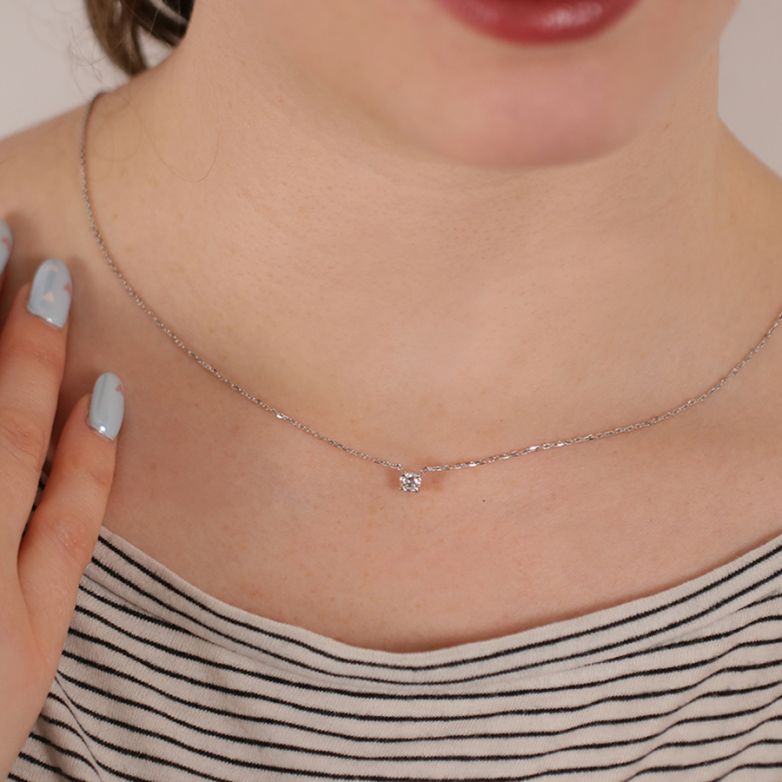 Diamond necklace 0.23 carat...