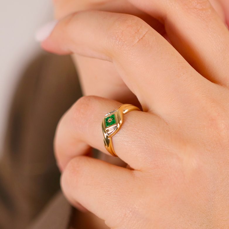 Emerald ring 0.08 carat...