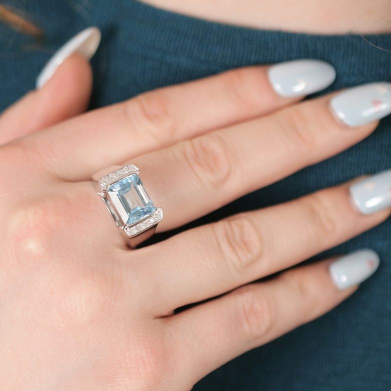 Ring topaz 5.86 carats and...