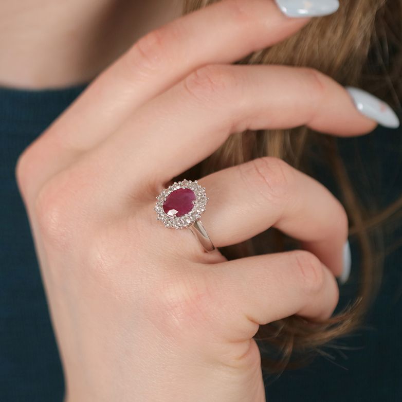 Daisy ring ruby 2.21 carats...