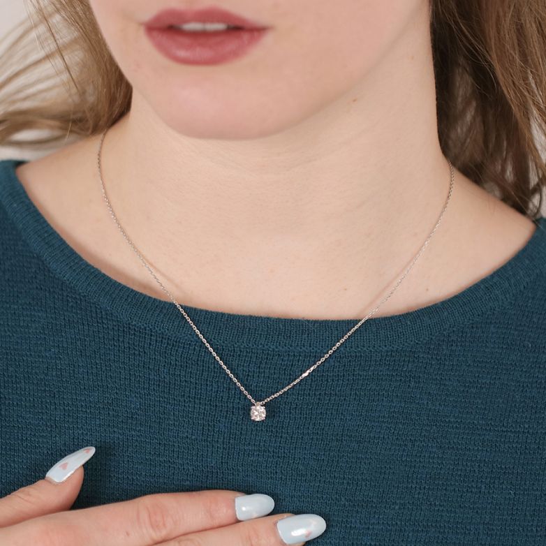 Diamond necklace 0.69 carat...