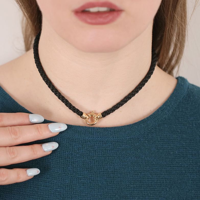 Yellow gold cord necklace...