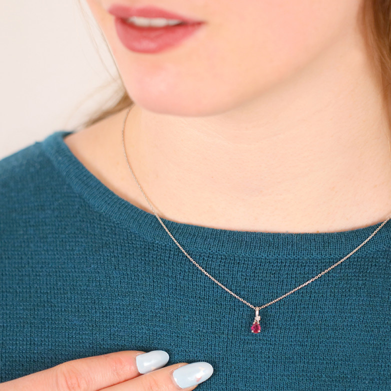 Necklace ruby 0.33 carat...