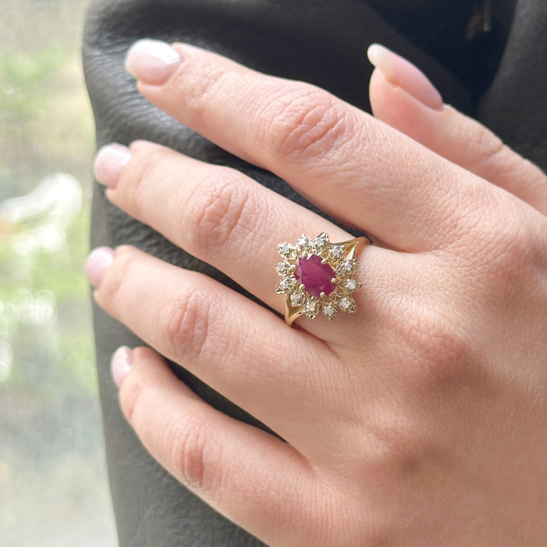 Daisy ring ruby 1.55 carat...