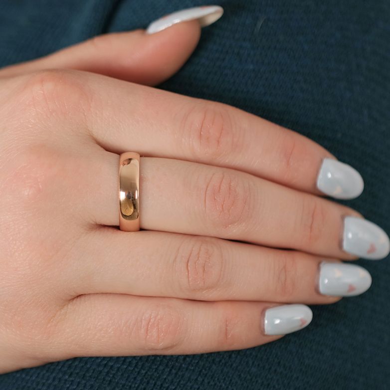Yellow gold wedding band 4.75g