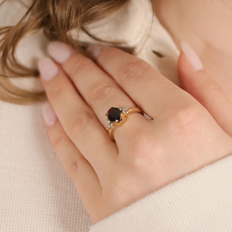 Ring garnet 1.84 carat and...