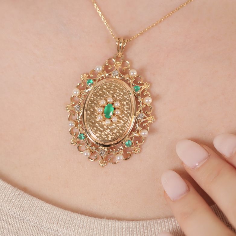 Pendant chrysoprases,...