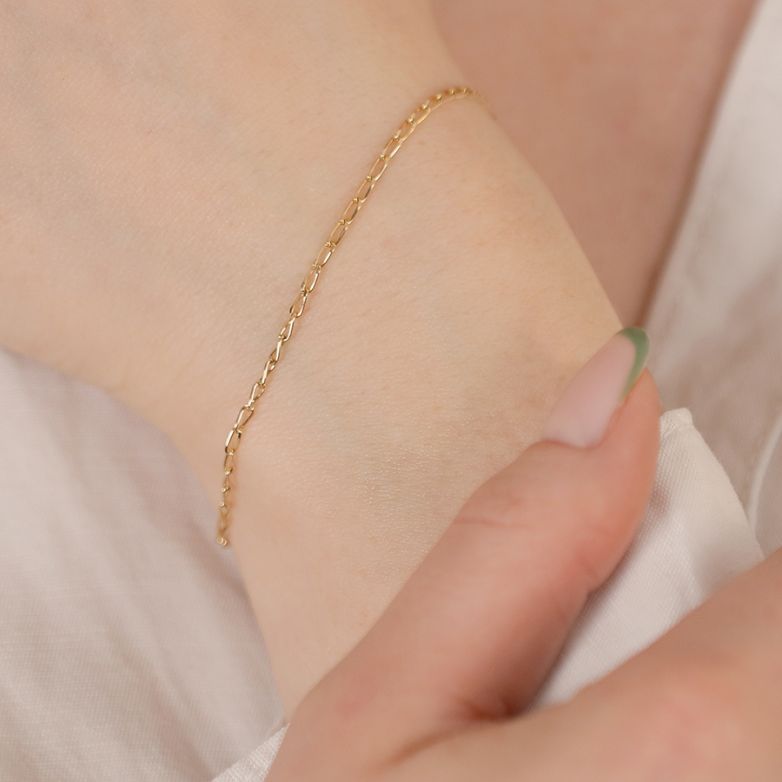 Yellow gold horse chain...
