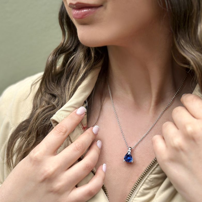 Necklace sapphire 6.36...