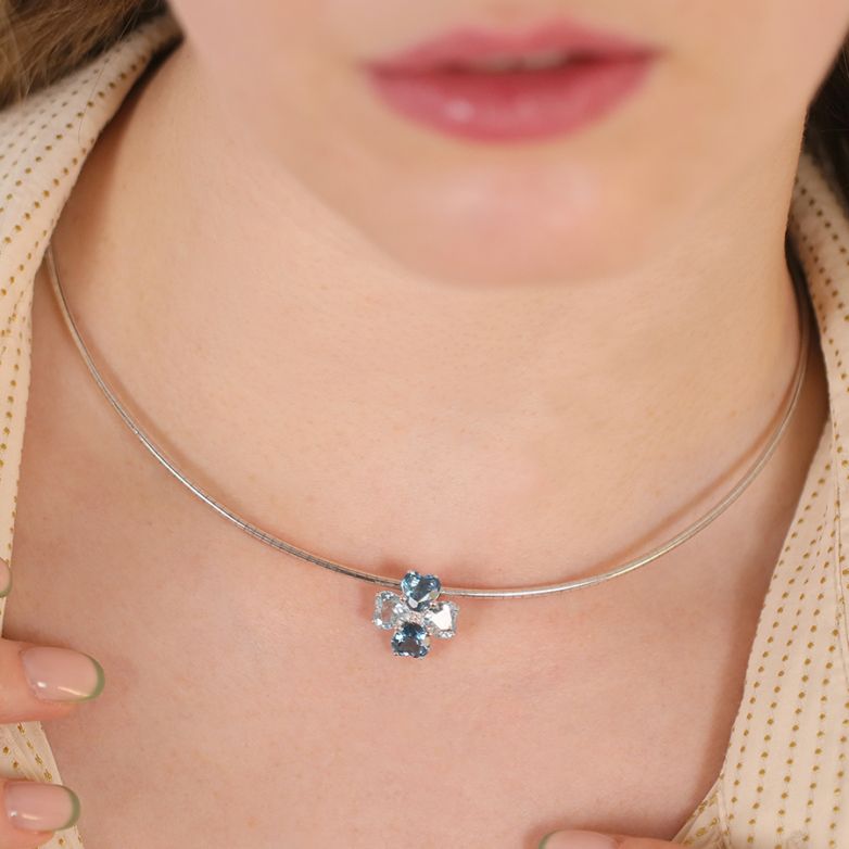 Flower necklace diamonds...