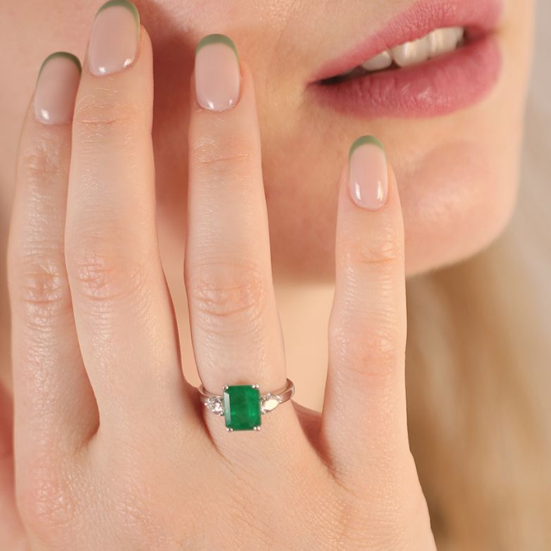 Ring emerald 2.11 carats...