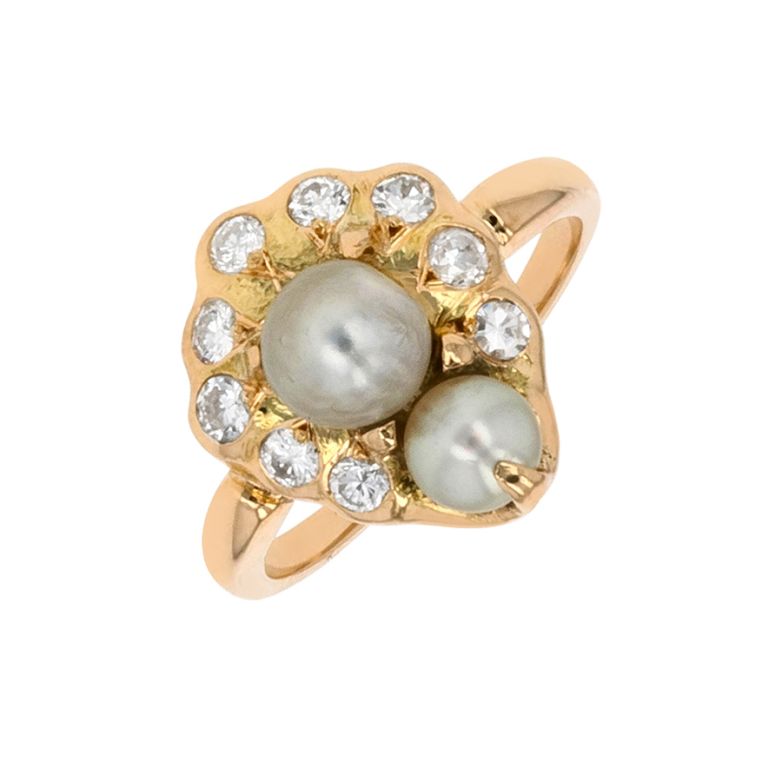Vintage ring with pearls...