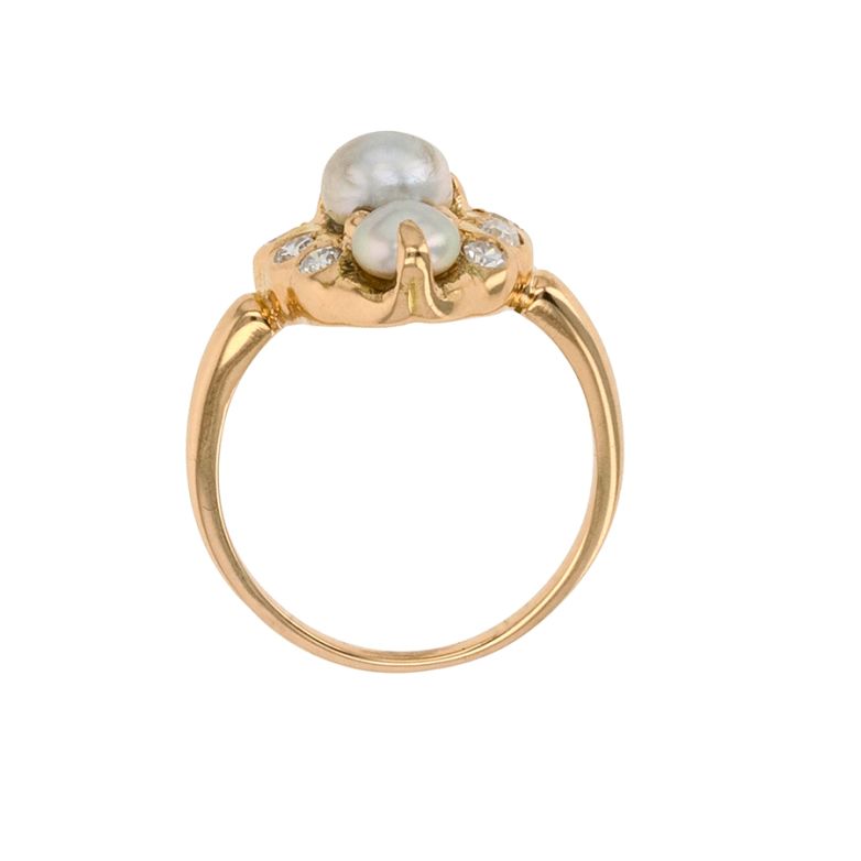 Vintage ring with pearls...