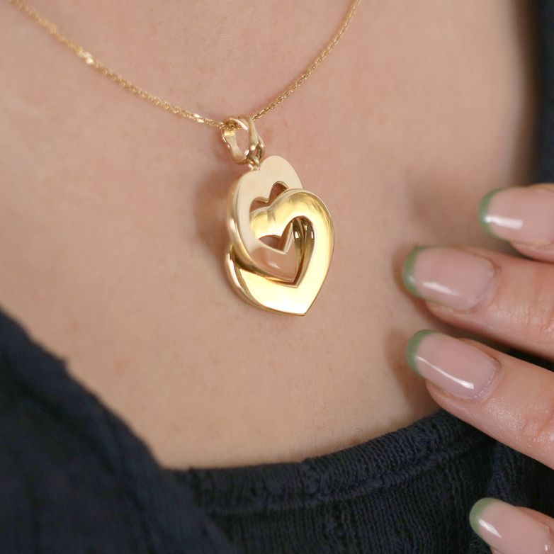Intertwined hearts pendant...