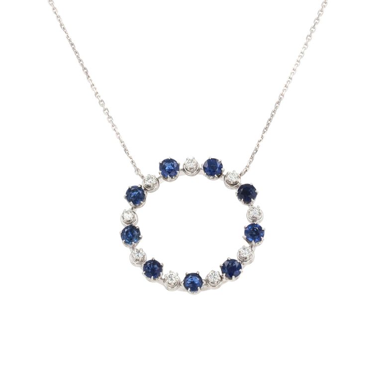 Necklace with 2.25 carats...
