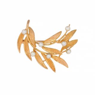 Yellow gold cultured pearl...