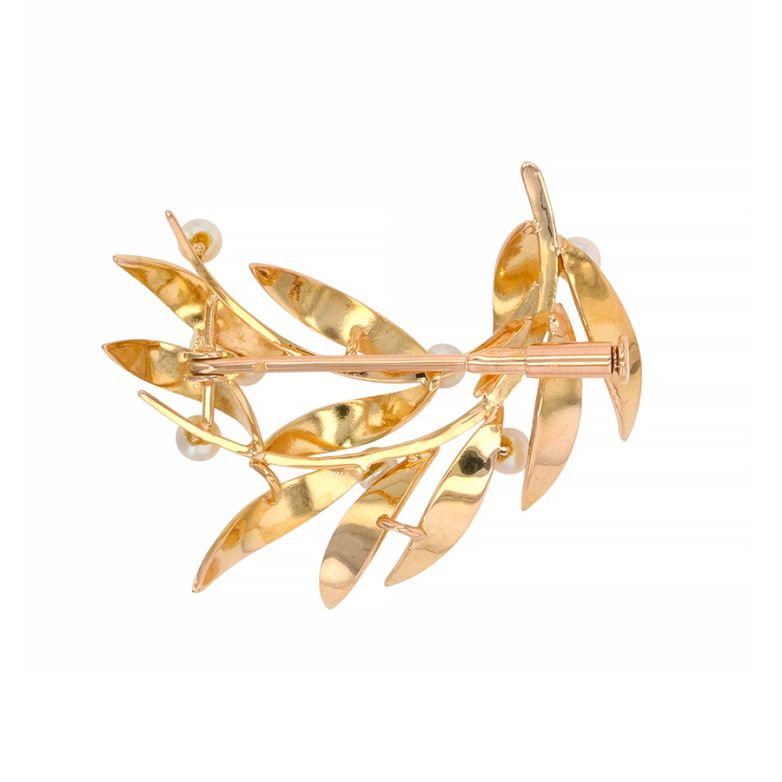 Yellow gold cultured pearl...