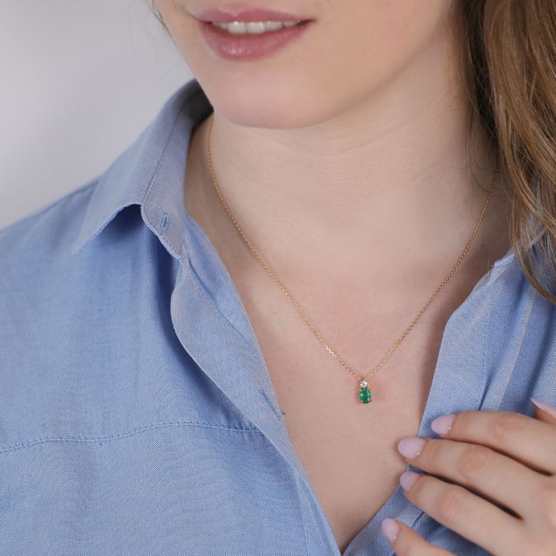 Necklace emerald 0.76 carat...