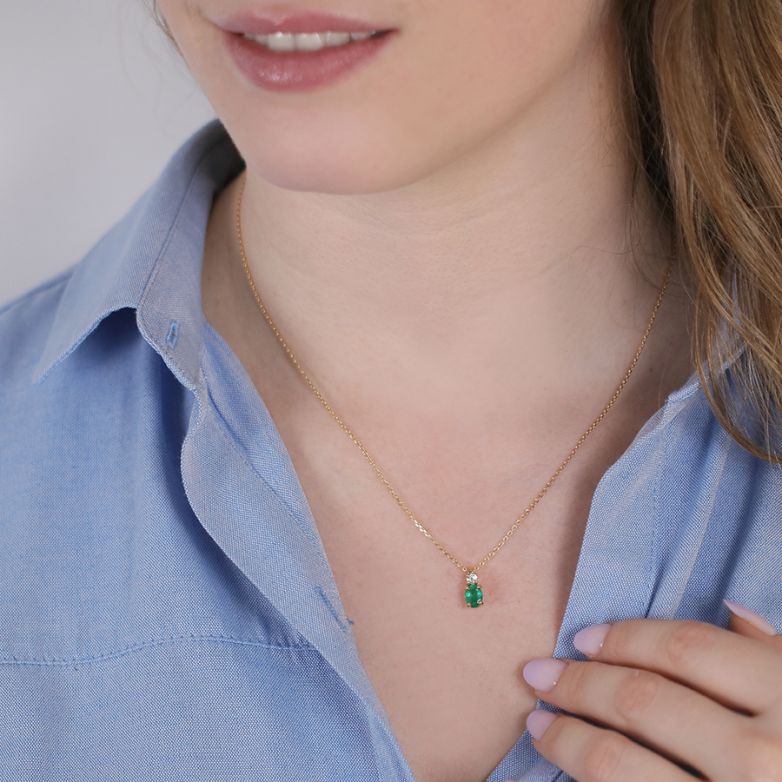 Necklace emerald 0.66 carat...