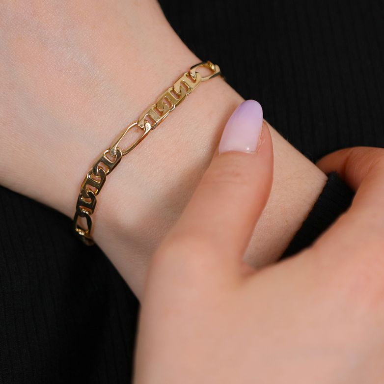 Alternating mesh bracelet...