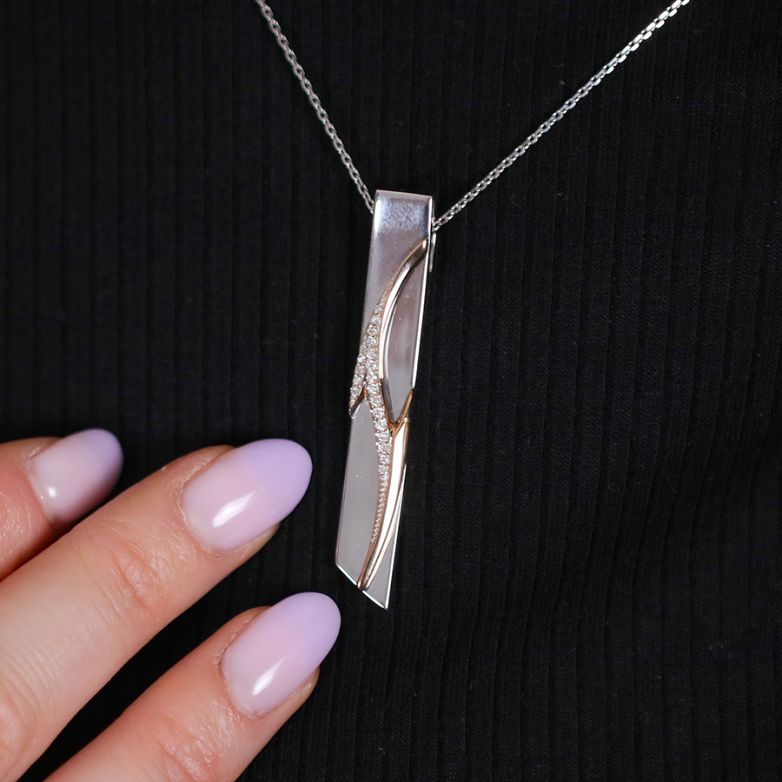 Diamond pendant 0.11 carat...