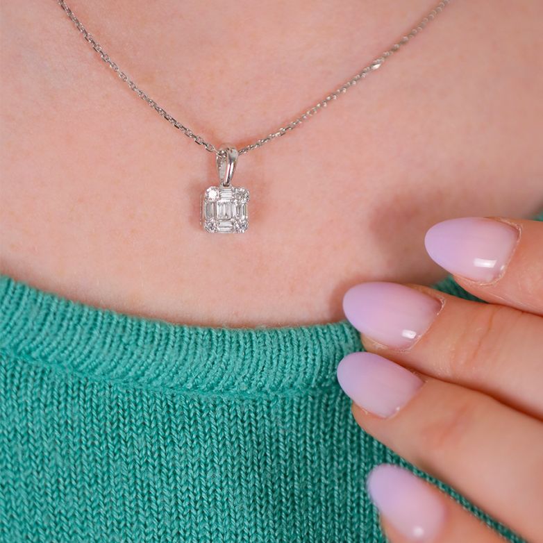 Diamond pendant 0.23 carat...