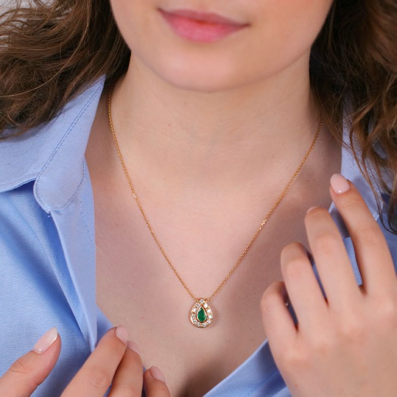 Necklace emerald 0.50 carat...