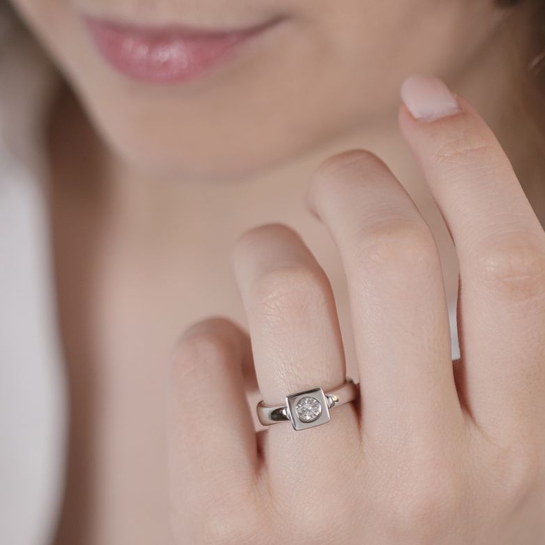 Diamond ring 0.30 carat...