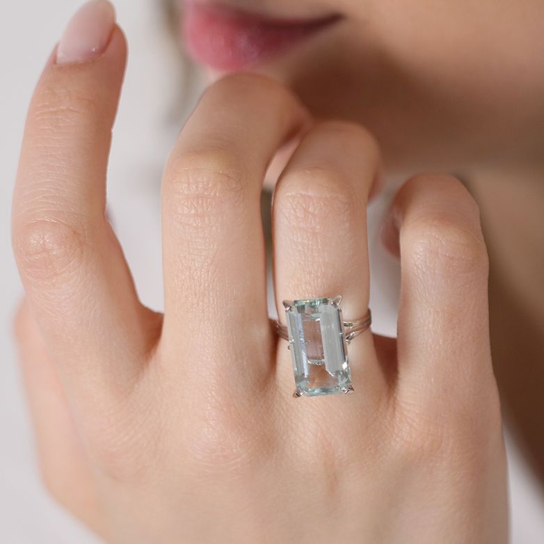Aquamarine ring 9.23 carats...