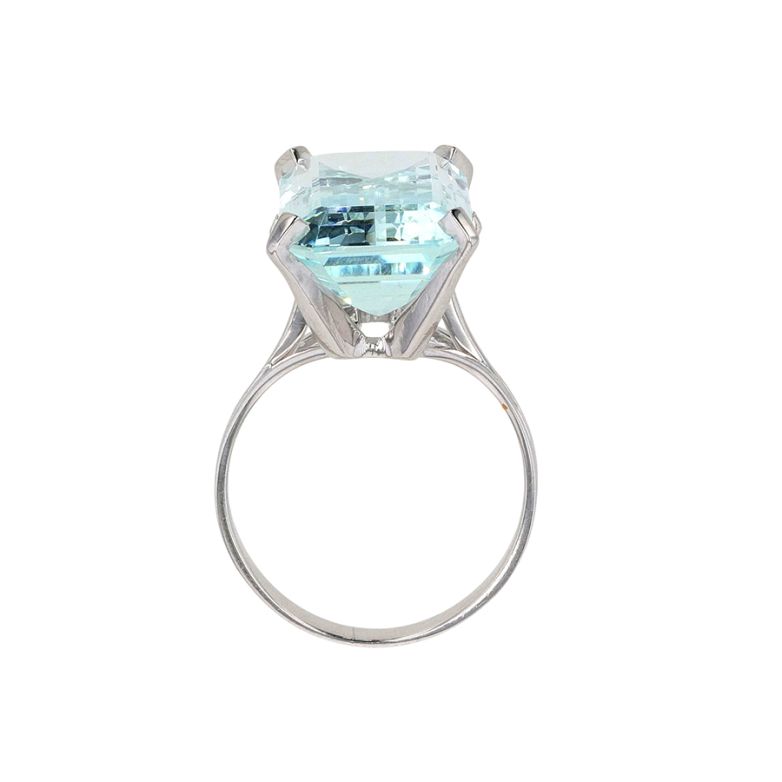 Aquamarine ring 9.23 carats...