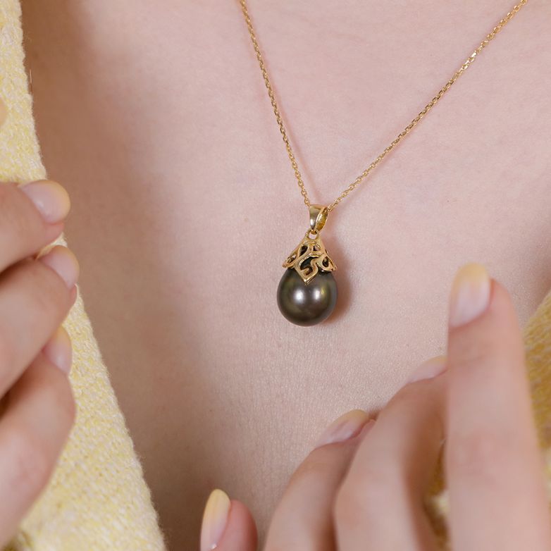Tahitian pearl pendant...