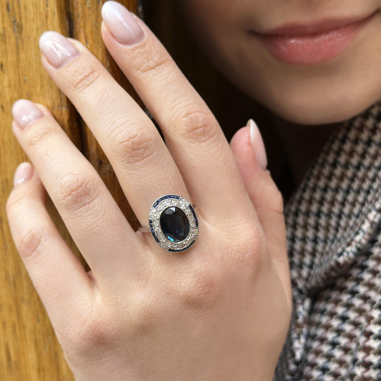 Antique ring sapphires 2.81...