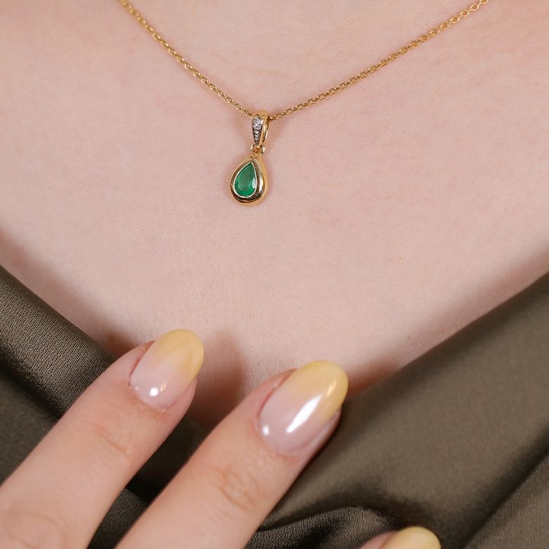 Pendant emerald 0.31 carat...