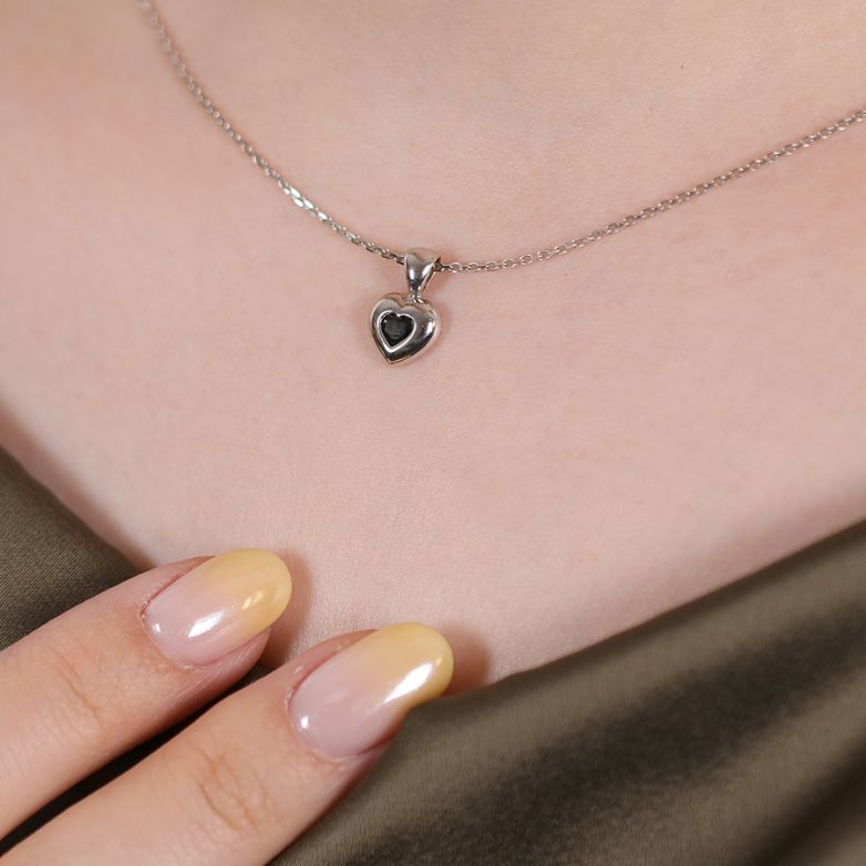 Heart sapphire pendant 0.22...