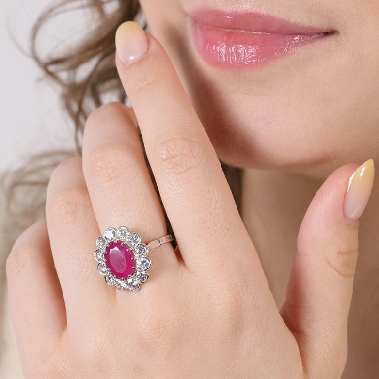 Daisy ring ruby 3.30 carats...