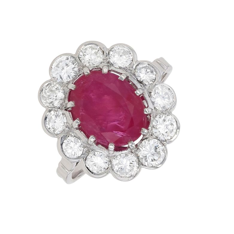 Daisy ring ruby 3.30 carats...