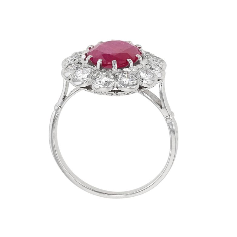Daisy ring ruby 3.30 carats...