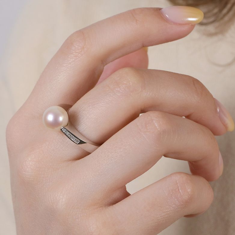 Pearl and diamond ring 0.05...