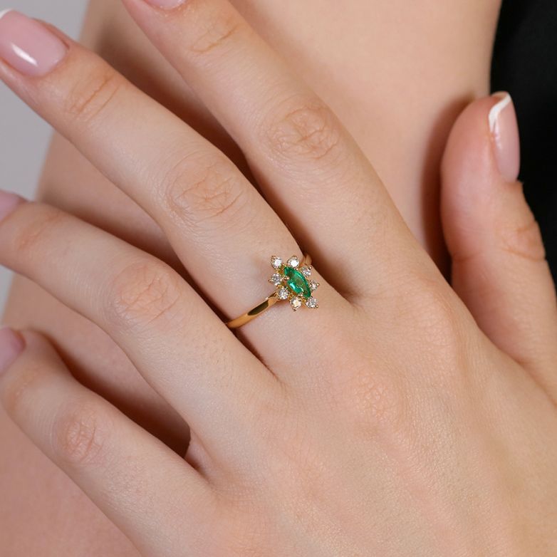 Ring emerald 0.26 carat and...