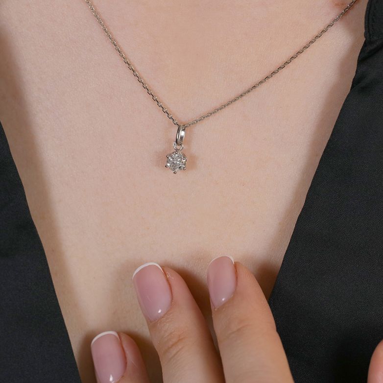 Diamond pendant 0.44 carat...